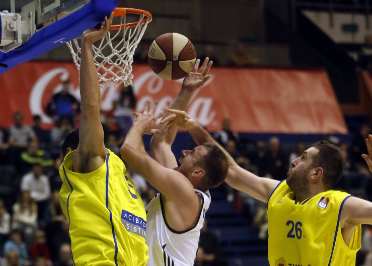 ОСМА УЗАСТОПНА ПОБЕДА ПАРТИЗАНА: Црно-бели уз мало муке срушили Карпош